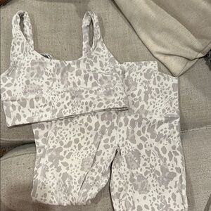 lululemon athletica Gray Patterned Leggings and Top Set